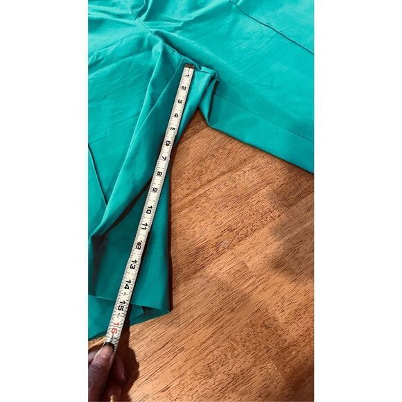 Isaac Mizrahi Live Green Bermuda Shorts WOmens Size 28WP - Picture 3 of 11